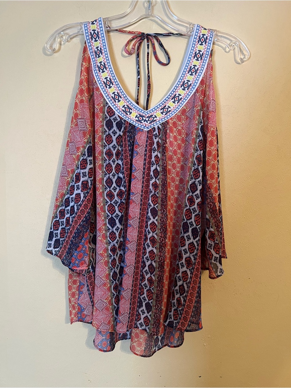 No Boundaries Coral & Navy Printed V-Neck Tie-Back Blouse